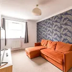 Garden Flat With Free Parking By Prescott Apartments