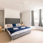 Garden Flat With Free Parking By Prescott Apartments