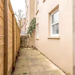 Garden Flat With Free Parking By Prescott Apartments